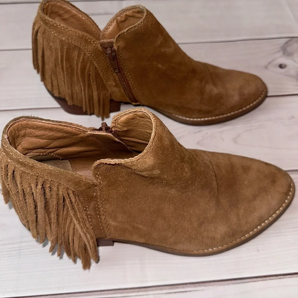 Lucky Brand Freedah Fringe Suede Booties Tan Size 7M Western  Boho Almond Toe